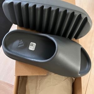 Adidas || Yeezy Yzy Slide || Slate Grey || 11